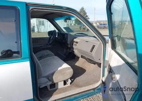 1993 Chevrolet Gmt-400 C2500 z USA, uszkodzony, nr VIN 2GCFC29K6P1226415